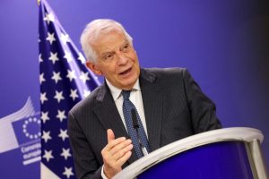 J. Borrellis: Vakarai nesuteikia Ukrainai reikalingų oro gynybos priemonių