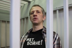 Rusijoje už kritiką karui Ukrainoje įkalintas žurnalistas