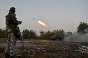 Ukraina teigia atlaikanti smarkias Rusijos atakas šalies rytuose
