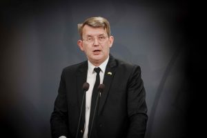 Danijos gynybos ministras: Ukrainai reikia padėti šiandien, po 2–3 metų bus per vėlu