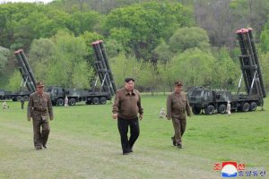 Kim Jong Unas stebėjo pirmąsias Šiaurės Korėjos branduolinio paleidimo pratybas
