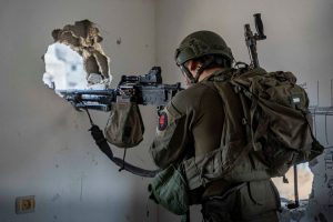 Izraelio kariuomenė: kariai vasarį šaudė į palestiniečius, kurie „kėlė grėsmę“ pajėgoms