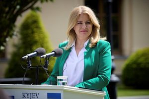 Slovakijos prezidentė po išpuolio prieš premjerą ragina nutraukti „užburtą neapykantos ratą“