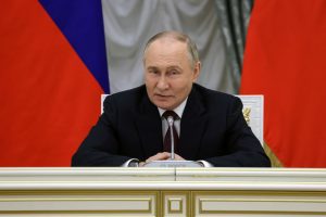 V. Putinas sveikina Rusijos pažangą „visuose frontuose“ Ukrainoje