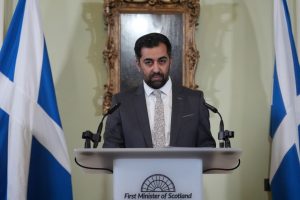Škotijos pirmasis ministras atsistatydina