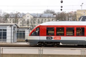 Traukinys Vilnius–Ryga pradeda stoti dviejose stotyse