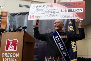 Vėžiu sergantis imigrantas laimėjo milijardinį „aukso puodą“
