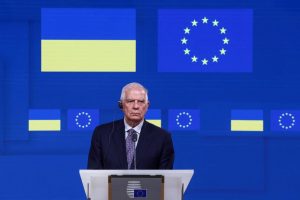 ES, baimindamasi galimų V. Putino veiksmų, siekia apginkluoti Ukrainą ir bloko nares