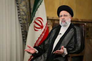 Irano žiniasklaida skelbia prezidentą E. Raisi žuvusiu, bet oficialaus patvirtinimo nėra