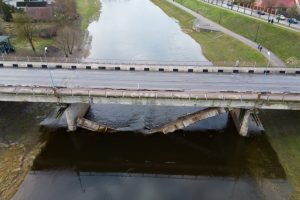 Kelių direkcijos atstovas: įgriuvusio Kėdainių tilto remontą tikimasi pradėti šiemet