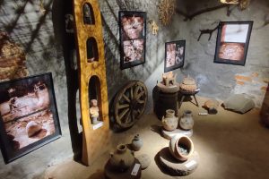 Etninės kultūros muziejus kviečia į keramikos ir fotografijų parodą