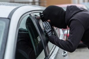 Panevėžyje suimtas automobilių vagystėmis įtariamas emigrantas
