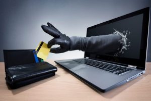 Lietuvoje siautėja internetiniai sukčiai: iš devynių vilniečių pasisavinta net 11,6 tūkst. eurų