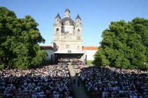 L. Rastokaitė ir J. Bareikis kviečia į Holivudo dainų koncertus Pažaislyje ir Vilniuje 
