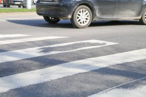 Panevėžio rajone automobilis kliudė per kelią ėjusį pėsčiąjį