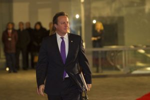 D. Cameronas ragina G-7 įvesti naujas sankcijas Iranui