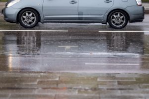 Kelininkai: naktį daugelyje rajonų eismo sąlygas sunkins lietus