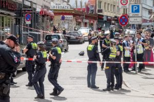 Prieš „Euro 2024“ rungtynes Hamburge policija sekmadienį pašovė kirviu ginkluotą vyrą