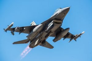 P. Korėjos sostinėje per mokymus sudužo JAV F-16 lėktuvas
