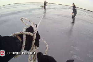 Šiaulių policininkai išgelbėjo ežere skendusį žveją