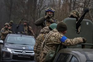 JAV pareigūnas: dėmesys Bachmutui trukdo Ukrainai atlikti svarbesnę užduotį 