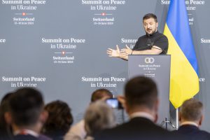 V. Zelenskis ragina surengti dar vieną viršūnių susitikimą po Ukrainos taikos konferencijos