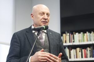 Konkursą į M. Mažvydo bibliotekos vadovus pralaimėjęs R. Gudauskas prašo priteisti jam turtinę žalą