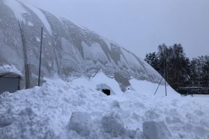 Po griūties – Vilniaus pripučiamas maniežas nuo sniego vaduojamas toliau
