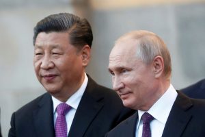 Kinijos ministras: vizitas į Rusiją rodo ryžtą stiprinti ryšius