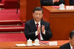 Žiniasklaida: Xi Jinpingas planuoja kelionę į Maskvą ir pokalbį su V. Zelenskiu