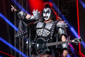 Švedai įsigijo grupės „Kiss“ muzikos katalogą – planuoja kurti filmą