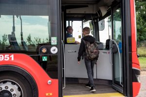 Nauji mokslo metai be rūpesčių: ką reikia žinoti keliaujantiems viešuoju transportu?