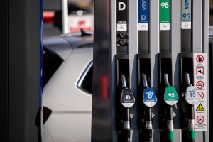 LEA: benzinas ir dyzelinas per savaitę Lietuvoje pigo vienu centu