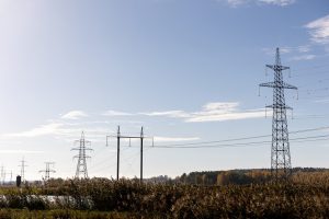 Elektros tiekėjus ketinama įpareigoti su skolininkais tartis dėl mokėjimų grafiko