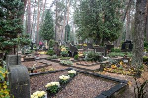 Prieš Vėlines primena kapinių lankymo ir tvarkymo taisykles 