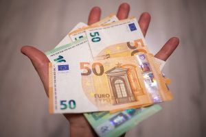 Vyriausybės taupymo lakštų išplatinta už 3,3 mln. eurų