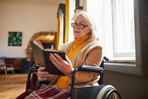 Vyriausybė siūlo didinti išmokas neįgaliems pensininkams