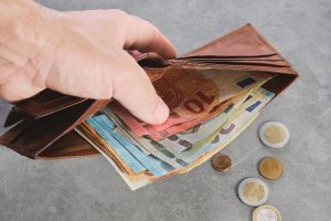 Darbo užmokesčio atotrūkis tarp regionų šiemet išaugo 52 eurais