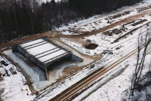 Tęsiant „Rail Baltica“ darbus Jonavos rajone statoma geležinkelio sankasa