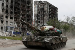 Rusijos kariai prekiauja atsarginėmis tankų dalimis ir bando jas iškeisti į alkoholį