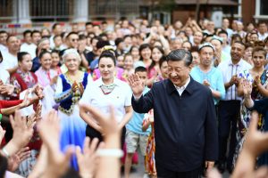 Kinijos prezidentas aplankė Sindziangą, tvyrant nerimui dėl žmogaus teisių