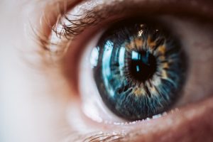 Ligonių kasos: akių lęšiukais operacijoms turi pasirūpinti gydymo įstaigos