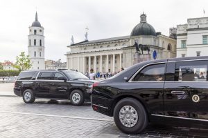URM už automobilių nuomą NATO susitikimui sumokės 2,3 mln. eurų