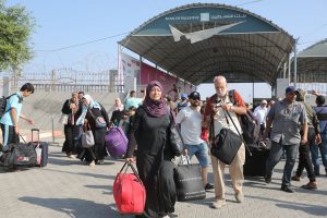 Trečiadienį iš Gazos Ruožo į Egiptą išvyko 76 sužeisti ir 335 užsienio pasus turintys asmenys