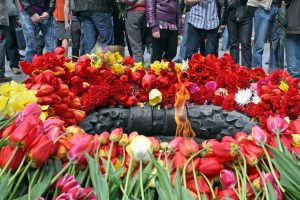 Seime registruotos pataisos, kurios leistų perkelti sovietų karių kapus
