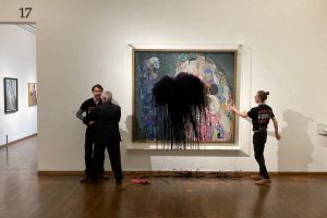Klimato aktyvistai ir vėl nerimsta: šįkart Vienoje išniekino G. Klimto paveikslą 