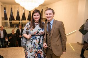 Operos solistas L. Mikalauskas su žmona sūpuoja jau trečią atžalą