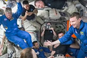 Į kosminę stotį įžengė keturi nauji astronautai