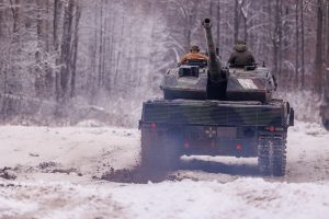 Buvęs NATO generolas: jei tankas – pagrindinė gynybos priemonė, galite turėti problemų