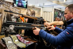 Seimo komitetas pristabdė naktinių taikiklių įteisinimą medžioklėje
